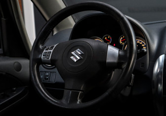 Подержанный автомобиль Suzuki SX4 Sedan 2010 года (13 фото)