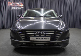 Подержанный автомобиль Hyundai Sonata 2022 года (2 фото)