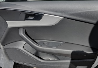 Подержанный автомобиль Audi A4 Sedan 2022 года (24 фото)