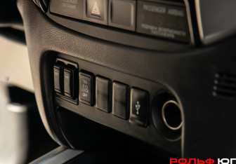 Подержанный автомобиль Mitsubishi Pajero Sport 2017 года (13 фото)