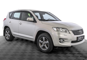 Подержанный автомобиль Toyota RAV4 2012 года (3 фото)