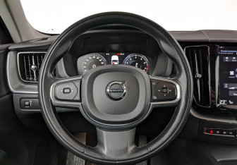 Подержанный автомобиль Volvo XC60 2021 года (22 фото)