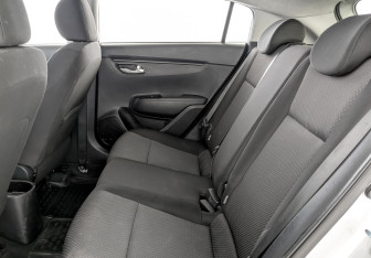 Подержанный автомобиль Kia Rio Hatchback 2021 года (12 фото)