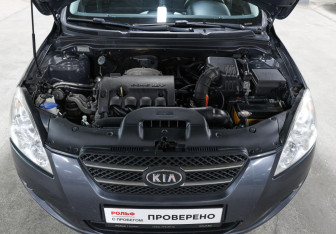 Подержанный автомобиль Kia Ceed Hatchback 2009 года (9 фото)