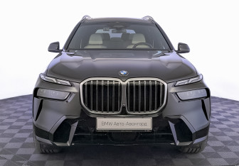 Подержанный автомобиль BMW X7 2024 года (2 фото)