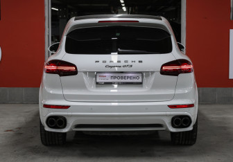 Подержанный автомобиль Porsche Cayenne 2016 года (6 фото)