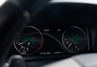Подержанный автомобиль Land Rover Discovery 2015 года (10 фото)