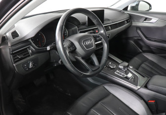 Подержанный автомобиль Audi A4 Sedan 2018 года (9 фото)