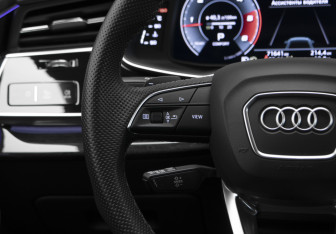 Подержанный автомобиль Audi Q8 2021 года (11 фото)