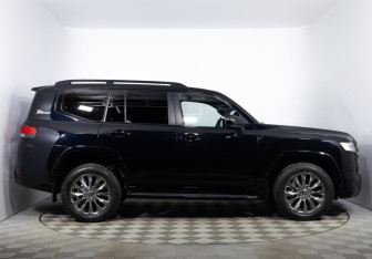 Подержанный автомобиль Toyota Land Cruiser Suv 2023 года (4 фото)