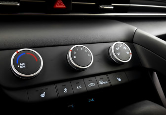 Подержанный автомобиль Hyundai Elantra Sedan 2022 года (25 фото)