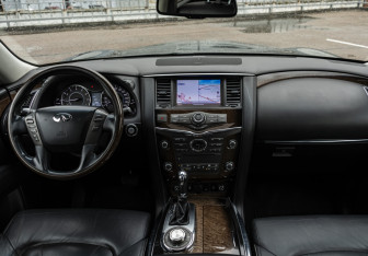 Подержанный автомобиль Infiniti QX80 2013 года (13 фото)