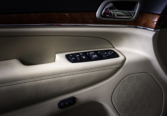 Подержанный автомобиль Jeep Grand Cherokee 2013 года (18 фото)