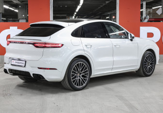 Подержанный автомобиль Porsche Cayenne 2020 года (5 фото)