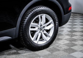 Подержанный автомобиль Audi Q5 2017 года (15 фото)