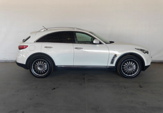 Подержанный автомобиль Infiniti QX70 2014 года (8 фото)