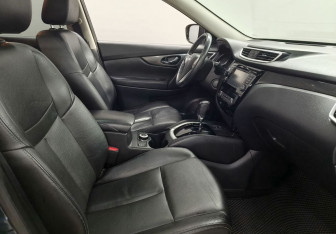 Подержанный автомобиль Nissan X-Trail 2017 года (11 фото)