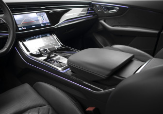 Подержанный автомобиль Audi Q8 2021 года (24 фото)