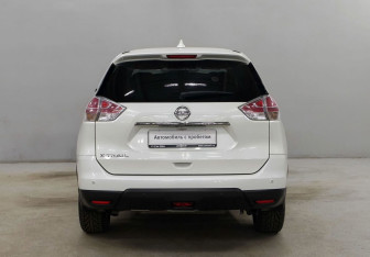 Подержанный автомобиль Nissan X-Trail 2017 года (6 фото)
