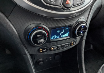 Подержанный автомобиль Hyundai Solaris Sedan 2014 года (26 фото)