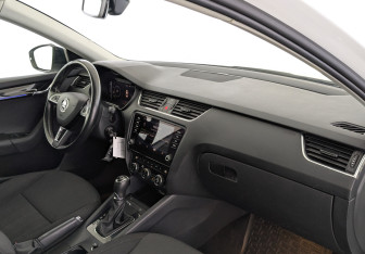 Подержанный автомобиль Skoda Octavia Liftback 2019 года (13 фото)