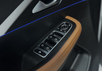 Подержанный автомобиль Omoda C5 2022 года (15 фото)