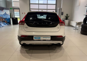 Подержанный автомобиль Volvo V40 Cross Country 2019 года (5 фото)