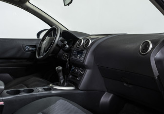 Подержанный автомобиль Nissan Qashqai+2 2012 года (13 фото)