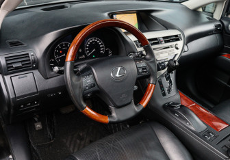 Подержанный автомобиль Lexus RX 2011 года (13 фото)