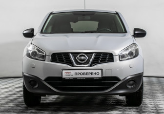 Подержанный автомобиль Nissan Qashqai 2010 года (2 фото)