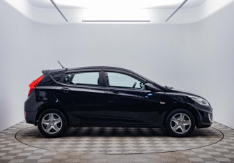 Подержанный автомобиль Hyundai Solaris Hatchback 2013 года (6 фото)