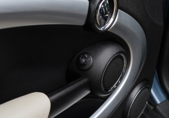 Подержанный автомобиль MINI Hatch 2009 года (11 фото)