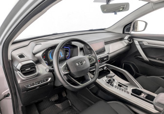 Подержанный автомобиль Geely Coolray 2023 года (16 фото)