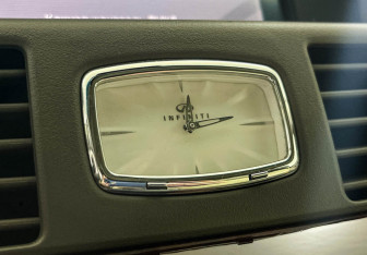 Подержанный автомобиль Infiniti Q70 2015 года (21 фото)