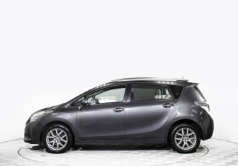 Подержанный автомобиль Toyota Verso 2012 года (8 фото)