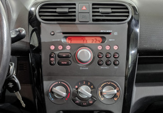 Подержанный автомобиль Suzuki Splash 2010 года (17 фото)