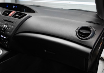 Подержанный автомобиль Honda Civic Hatchback 2013 года (25 фото)