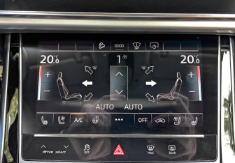 Подержанный автомобиль Audi Q7 2021 года (26 фото)