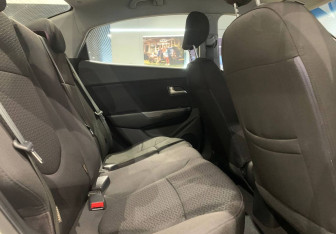 Подержанный автомобиль Kia Rio Sedan 2013 года (14 фото)