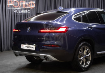 Подержанный автомобиль BMW X4 2020 года (29 фото)
