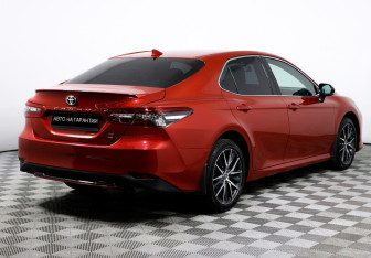 Подержанный автомобиль Toyota Camry Sedan 2021 года (5 фото)