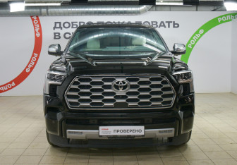 Подержанный автомобиль Toyota Sequoia 2025 года (2 фото)