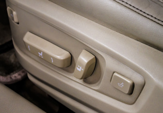 Подержанный автомобиль Lexus ES 2015 года (14 фото)