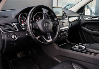 Подержанный автомобиль Mercedes-Benz GLE 2017 года (31 фото)