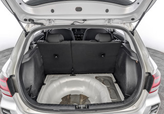 Подержанный автомобиль Kia Rio Hatchback 2021 года (9 фото)