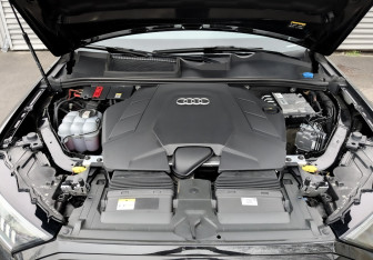 Подержанный автомобиль Audi Q7 2023 года (9 фото)