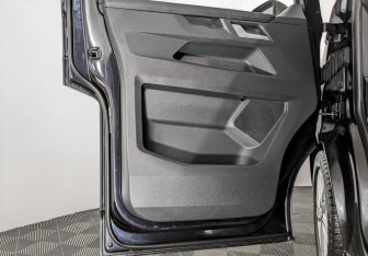 Подержанный автомобиль Volkswagen Multivan 2021 года (20 фото)