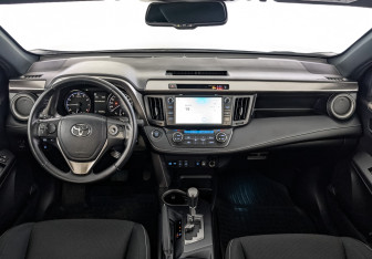 Подержанный автомобиль Toyota RAV4 2018 года (14 фото)