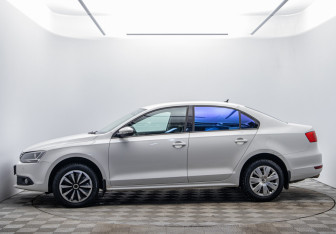 Подержанный автомобиль Volkswagen Jetta Sedan 2012 года (8 фото)