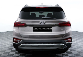 Подержанный автомобиль Hyundai Santa Fe 2019 года (6 фото)
